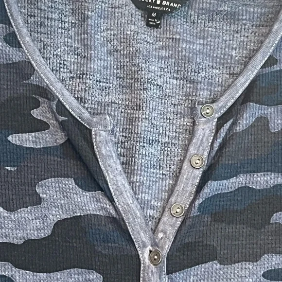 Womans Lucky Brand blue Camo Henley Thermal Long Sleeve Top Sz M - Picture 3 of 8